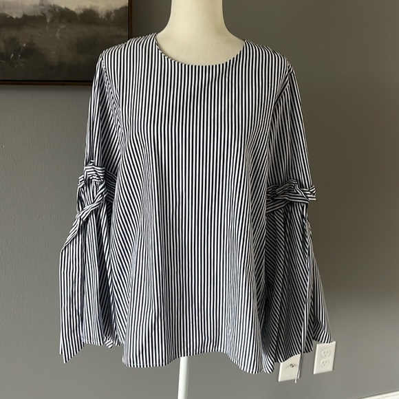 Neiman Marcus Striped Long Sleeve Blouse with Bell Sleeves Blue & White New - Picture 1 of 12